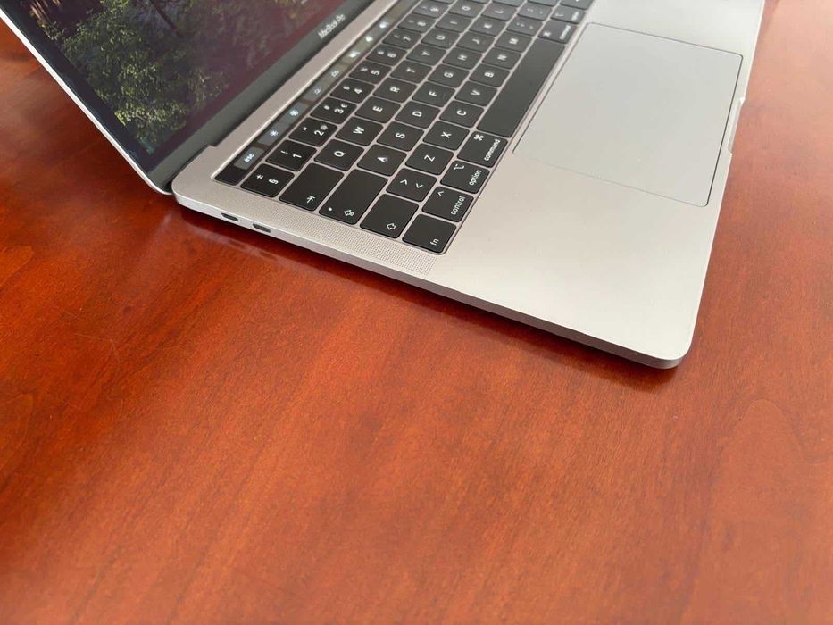 Macbook Pro 13” 2020 Touch Bar 256Gb SSD i5 8Gb Ram