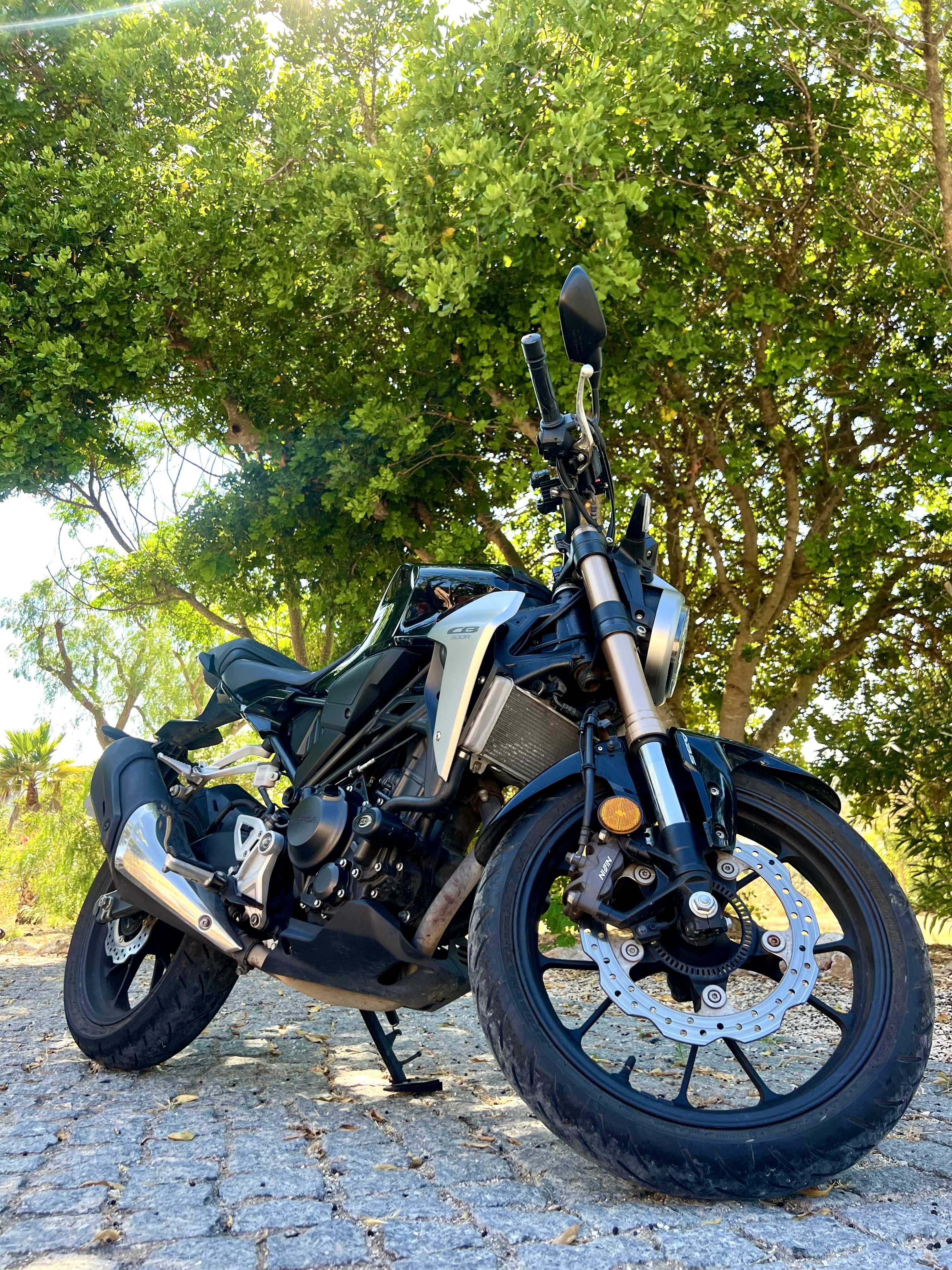 Honda CB 300R | 2019 | 11.119 km | Como Nova – Com extras