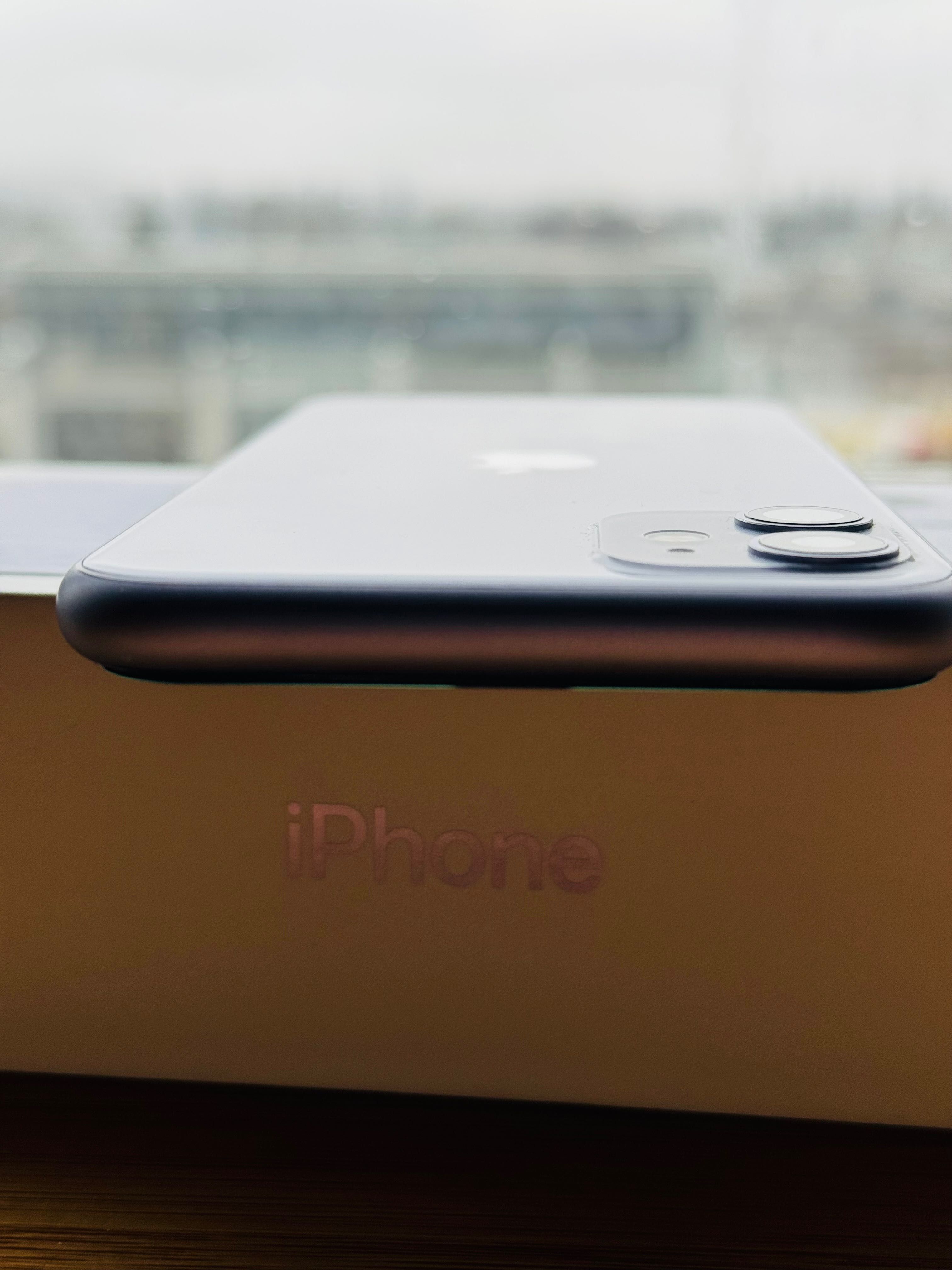 Телефон iPhone 11