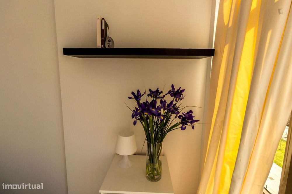 356417 - Quarto com cama de casal, com varanda...