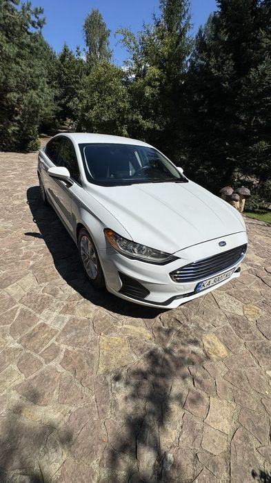 Ford Fusion hybrid 2019