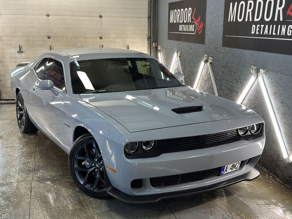 Auto samochód do ślubu dodge challenger wynajem wesele