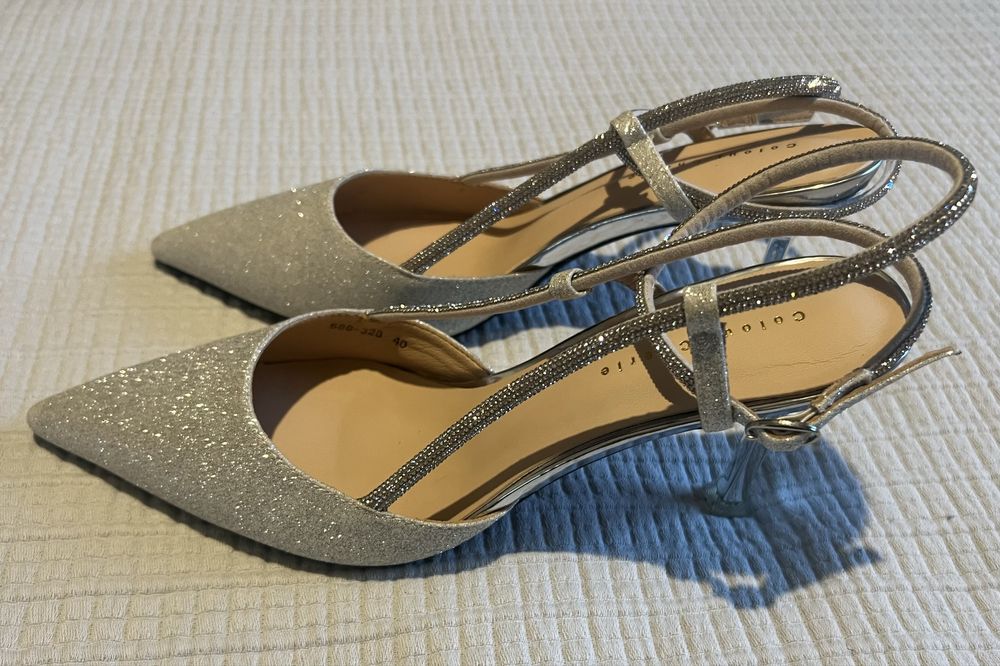 Sandália brilhante de cerimónia