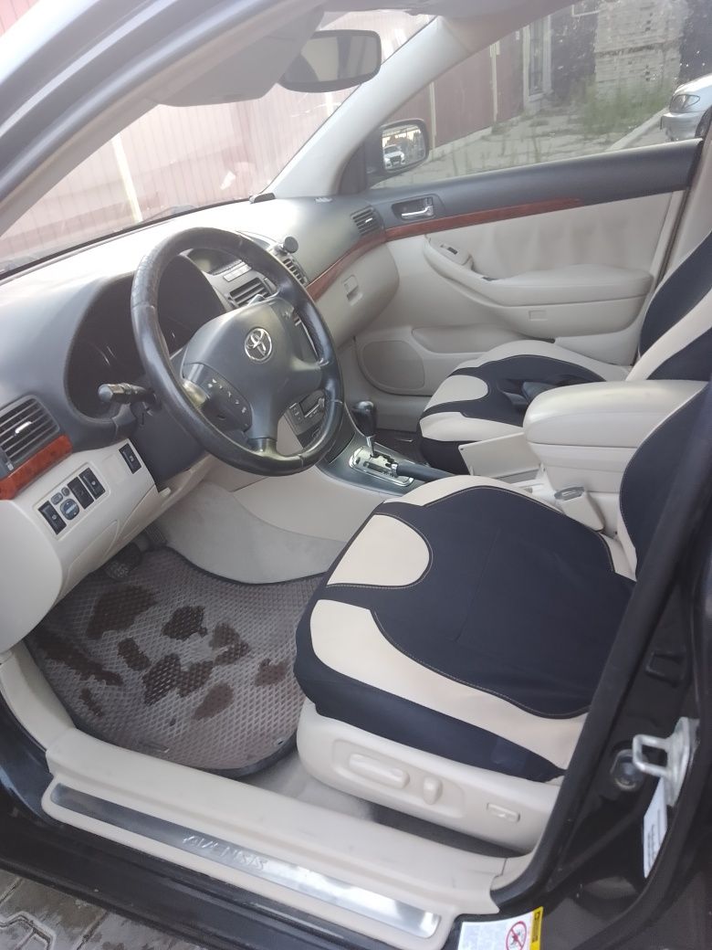 Продам Тойоту Авенсис на автомате