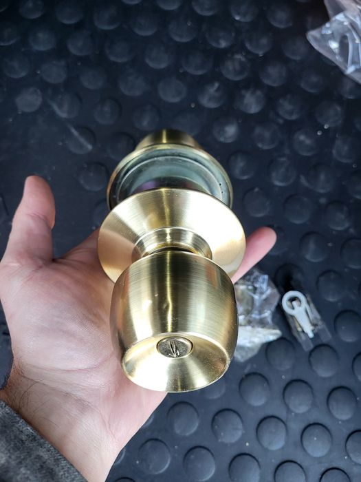 Ручки-кнопки з засувкою