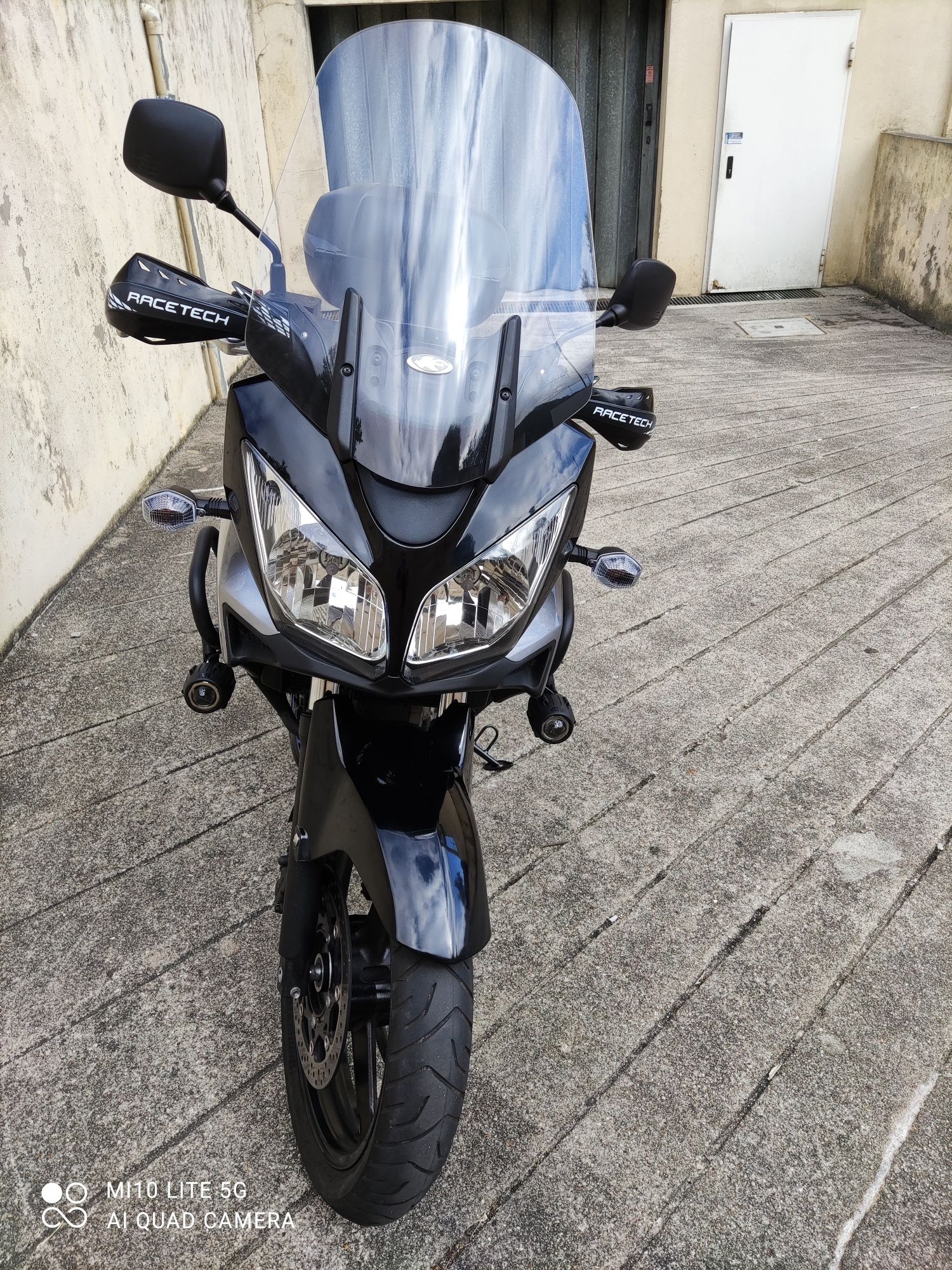 Suzuki Vstrom DL 650 Com 20.000 Km