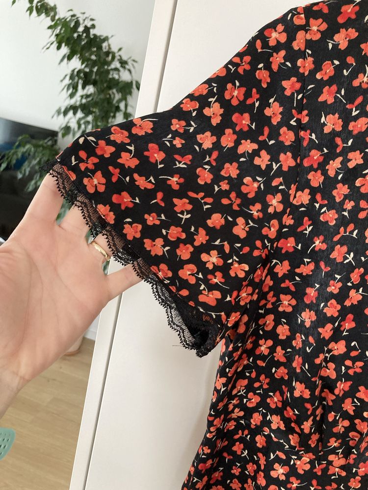 Sukienka midi w kwiatki Mango