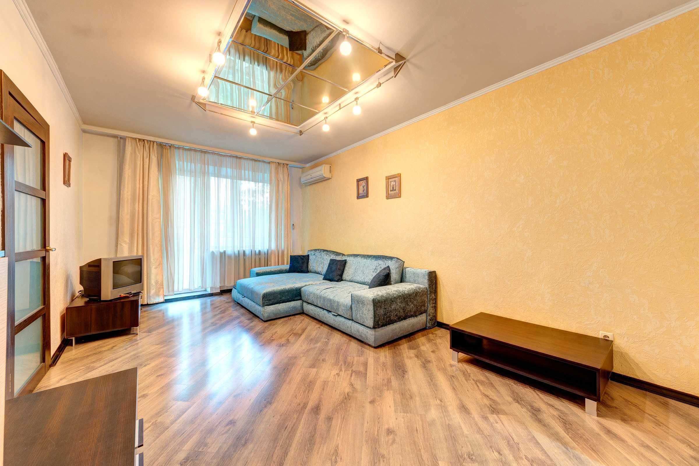 Затишна 3к квартира м. Площа Льва Толстого (250 метрів).