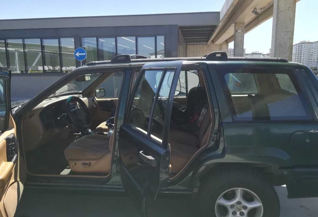 Jipe Jeep Cherokee