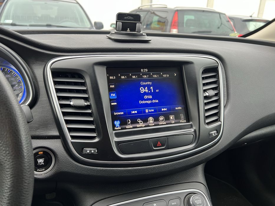 Radio nawigacja Chrysler 200.  2015+