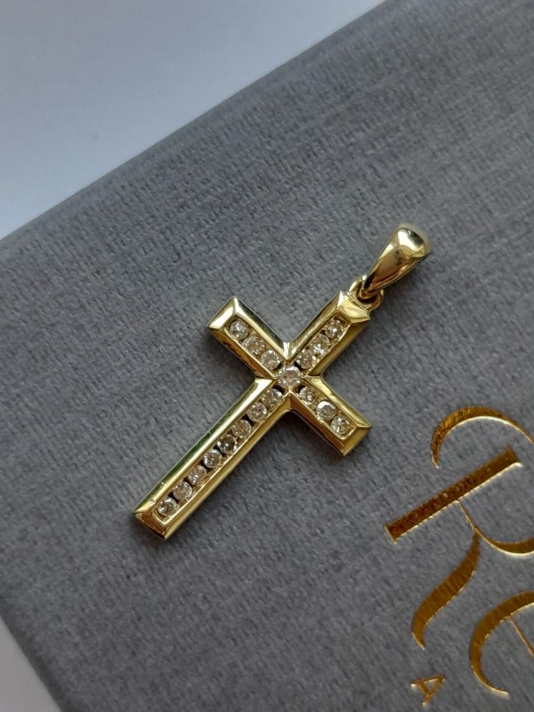 Krzyżyk Brylanty masa 0.18ct Złoto 585 Certyfikat