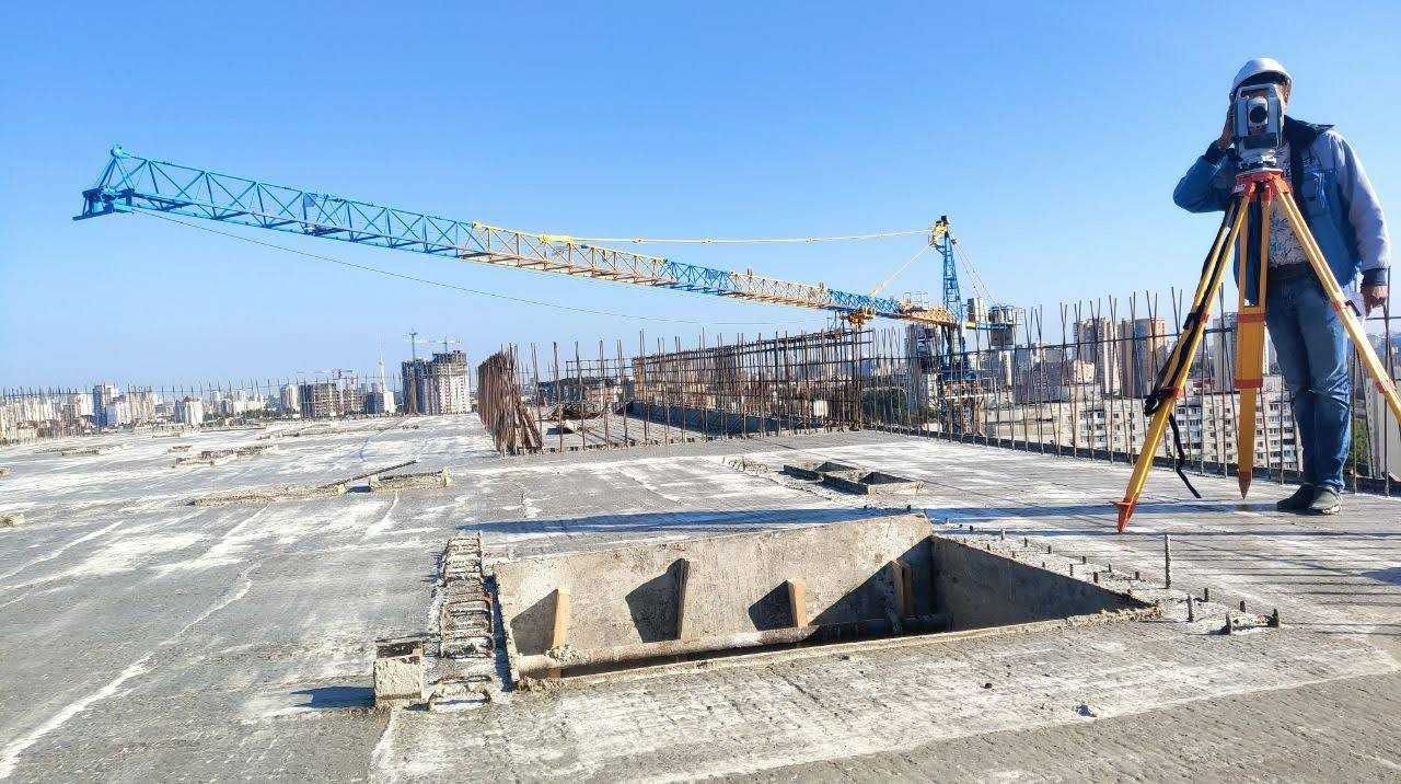 Геодезичні роботи. Винесення межі ділянки. Топозйомка. Геодезист.