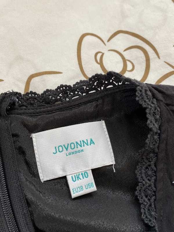 Czarna sukienka z haftowanymi kwiatami Jovonna London M/S 38/36