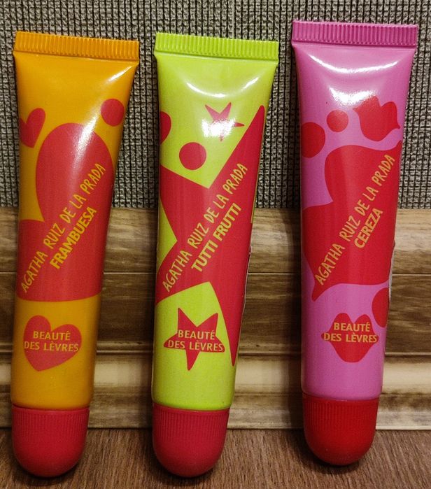 Помади, блиски брендові.