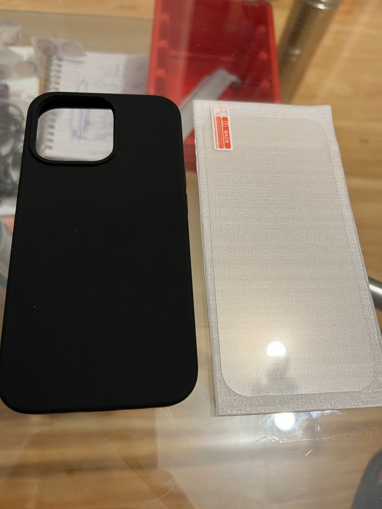 Etui iPhone 13 Pro z wyściółką w środku + szkło hartowane