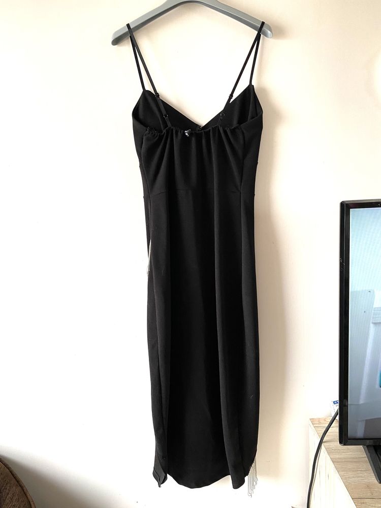 Czarna długa bizuteryjna sukienka cyrkonie