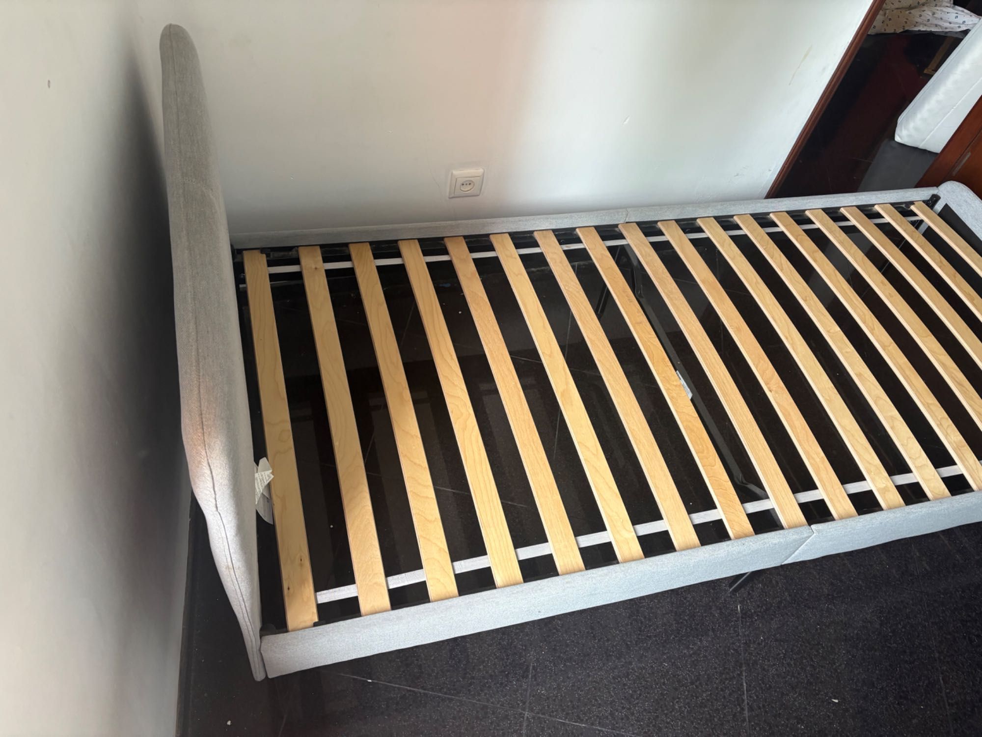 Cama solteiro slattum