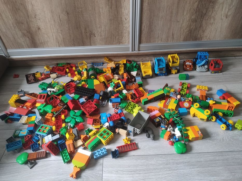 Klocki Duplo Lego co najmniej 7 pojazdów