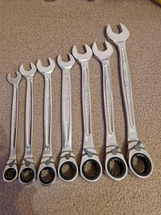 Klucze facom płasko oczkowe z grzechotką