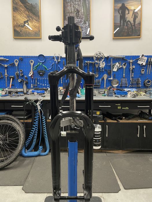 Rockshox yari 180mm charger rc