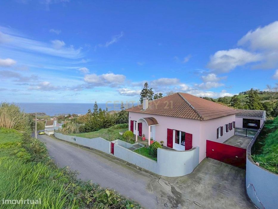 Moradia T3 com Vista Mar em Santa Bárbara, Ponta Delgada, São Miguel