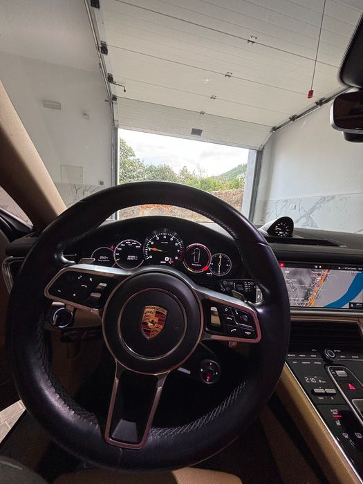 Porsche pannamera 4 e-hybrid