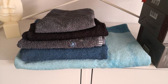 Oddam ręczniki (duży, średni. 3 małe)