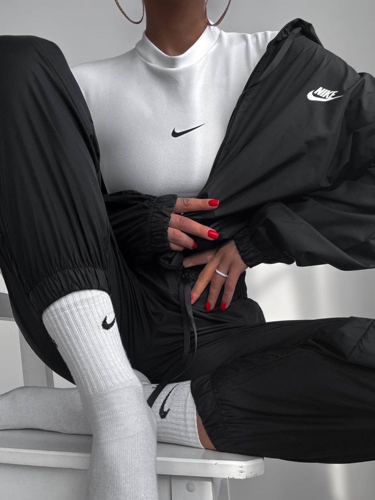Женский спортивный костюм Nike 3ка футболка+ветровка+штаны 42-52 Плащ