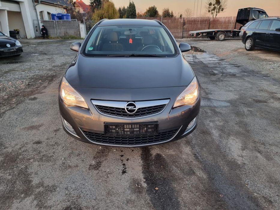 Opel astra J 1.4 benzyna kombi 140KM