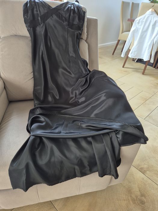 Satynowa sukienka Mexx 40 na ramiączka wieczorowa głęboka czerń