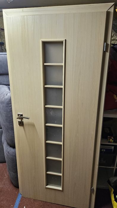 Drzwi wewnętrzne prawe 80cm z futryną