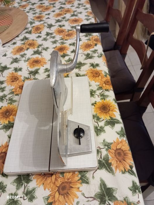 Fiambreira manual