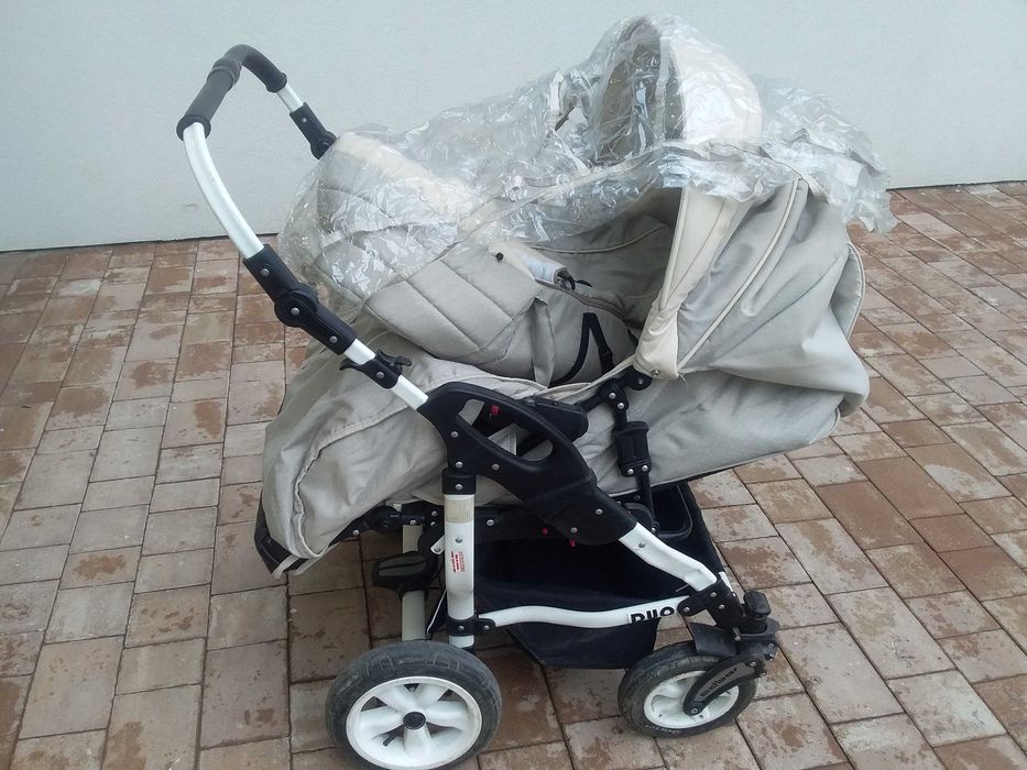 Коляска для двійні