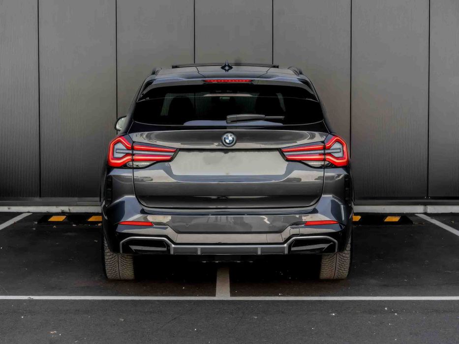 BMW iX3      2023
