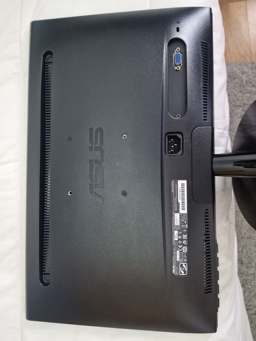 Monitor PC Asus.