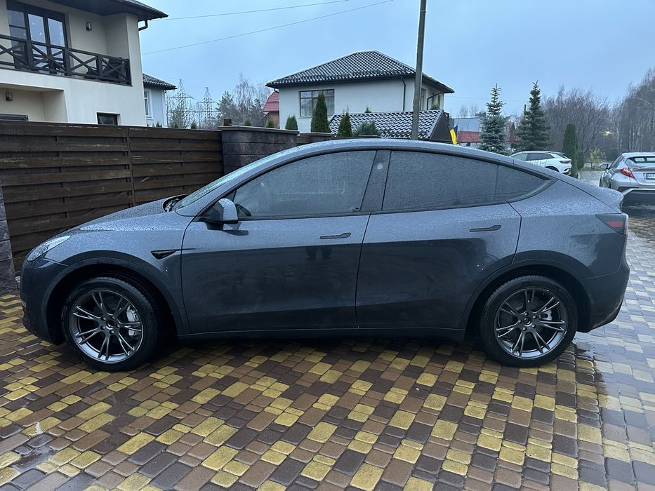 Tesla Y 2024 82 kWt