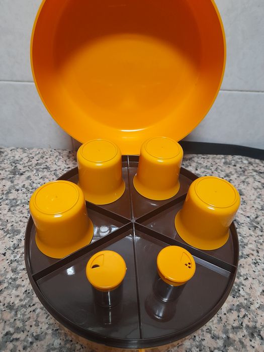 Caixa redonda  para colocar utencilios para piquenique