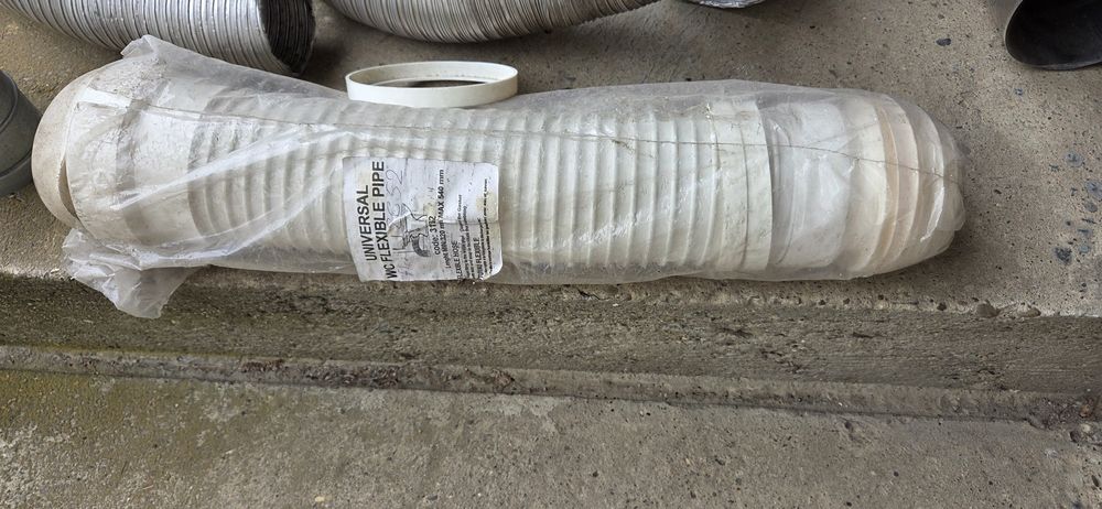 Rura do odprowadzenia ścieków z toalety.