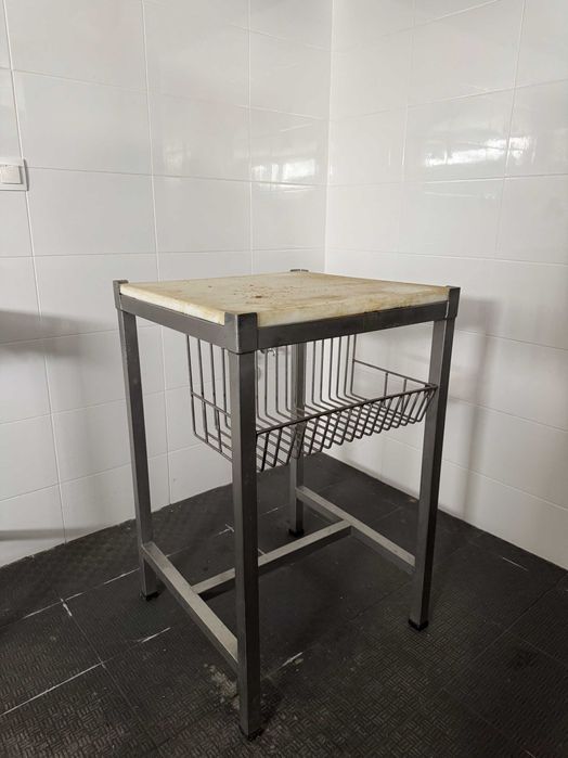 Mesa de Trabalho Inox para Talho/Cozinha com Cesto - 61x61x95 cm