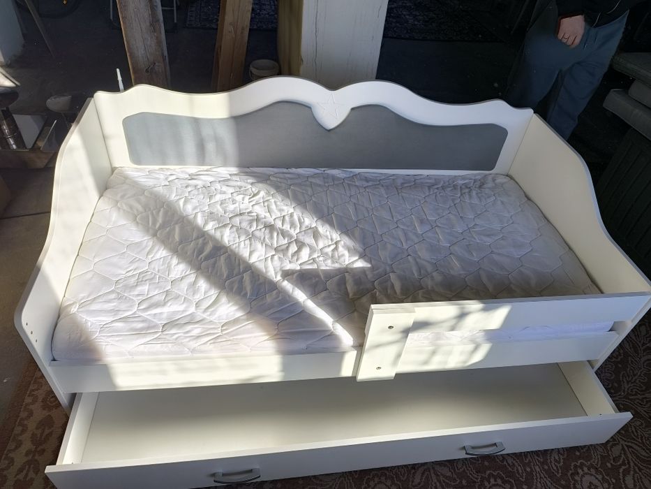 Łóżko dziecięce z nowym materacem 165X85