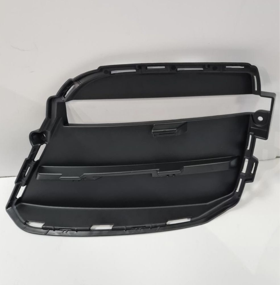 Решетка бампера правая Porsche Macan 95B 95B121334C