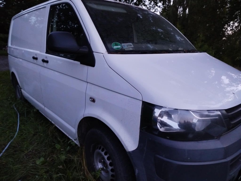 Volkswagen T5 blaszak 2012