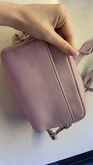 сумка levi’s шкіряна рожева crossbody