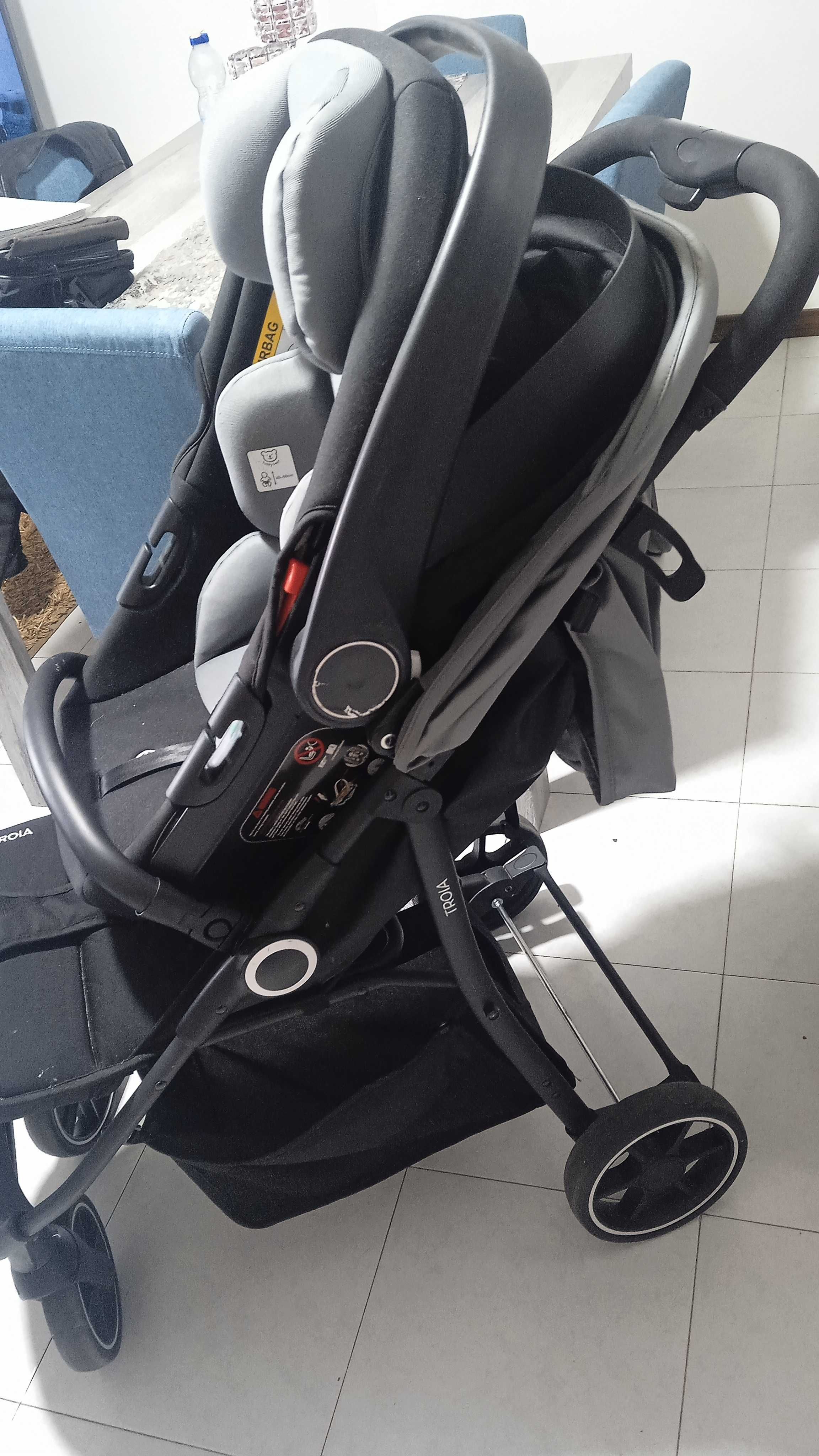 Vendo carrinho de bebé com ovo