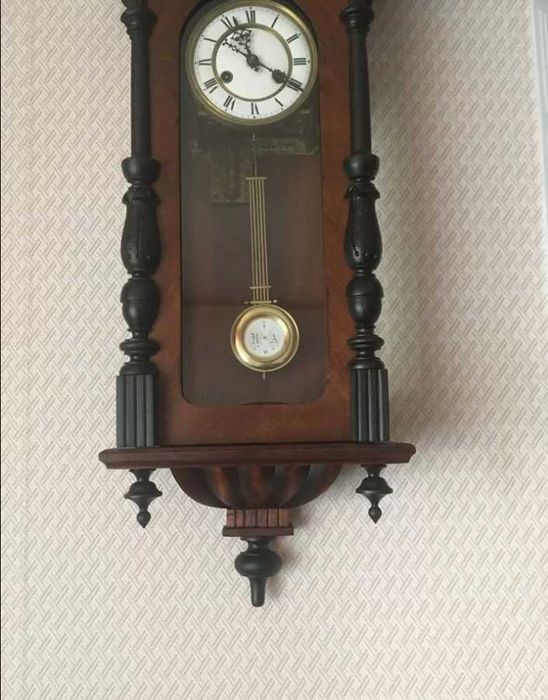 Старинные настенные часы Фредерик Мауте