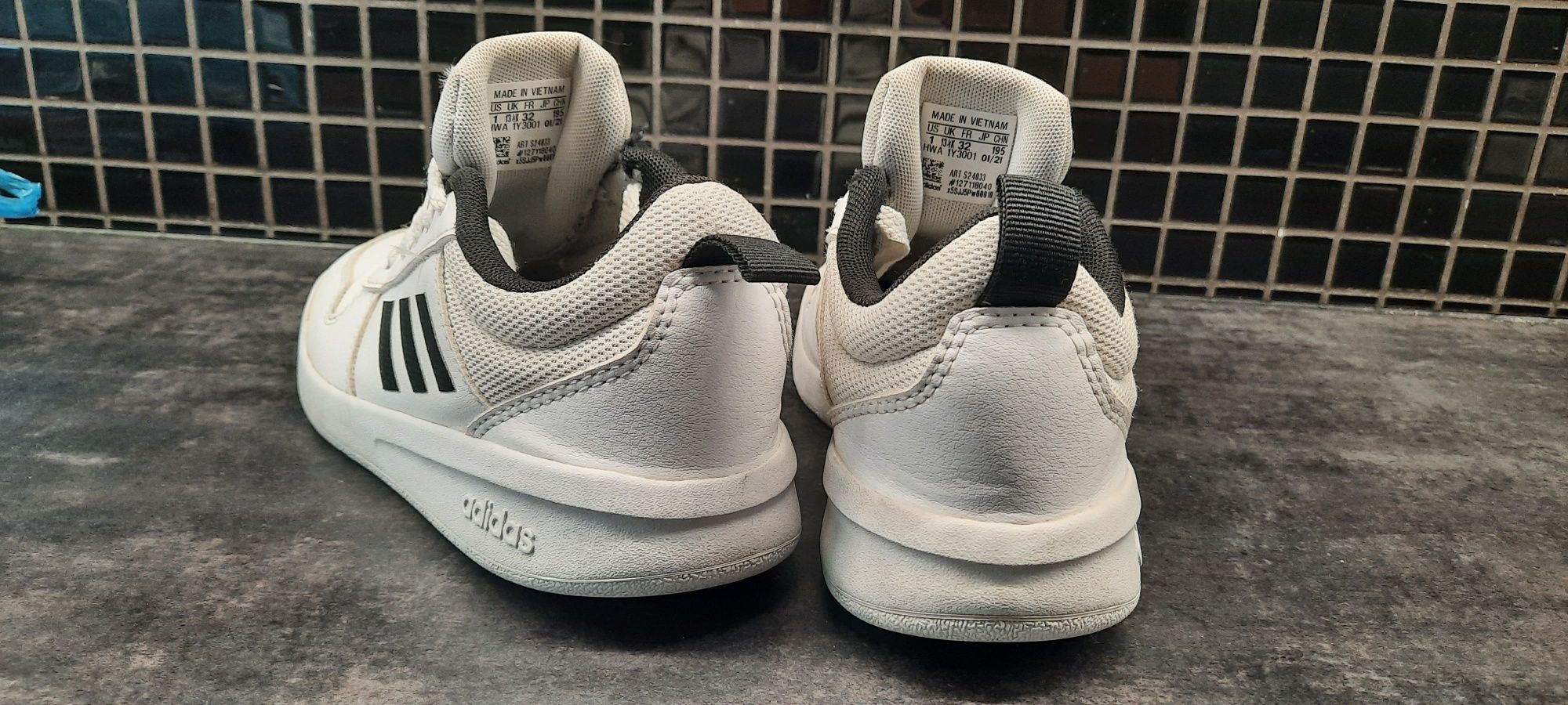 Adidas dziecięce r. 32 buty sneakersy