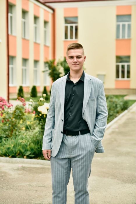 Класичний костюм