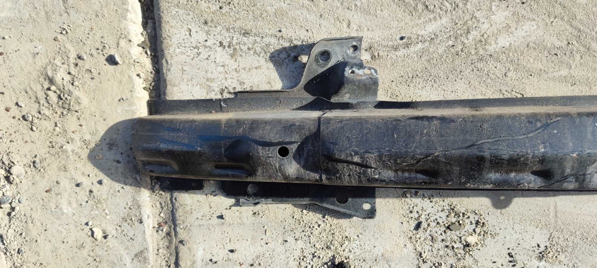 Volkswagen VW Bora Wzmocnienie Zderzaka Przód Belka Przednia