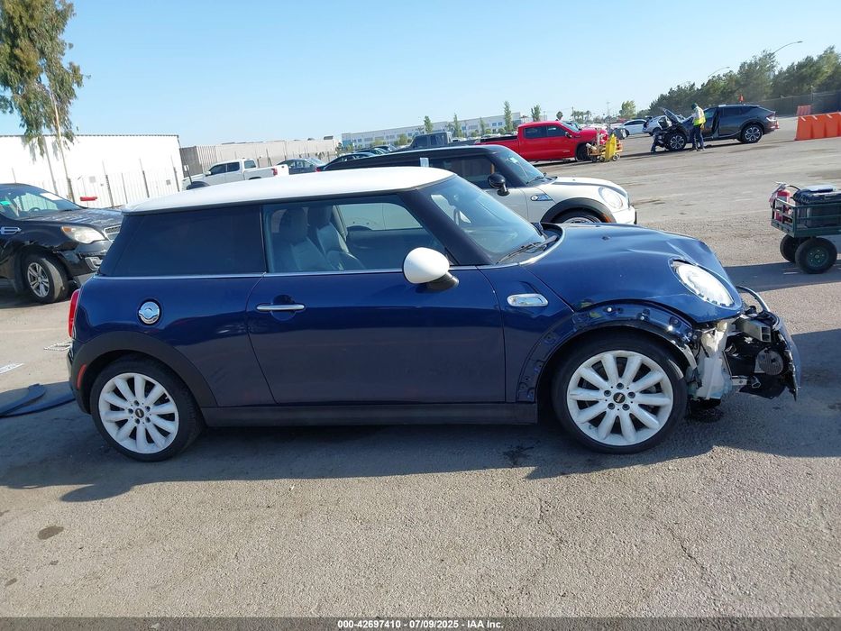 2017 MINI COOPER S в дорозі