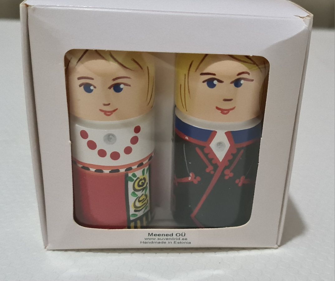 Conjunto de saleiro e Pimenteiro.  Novos